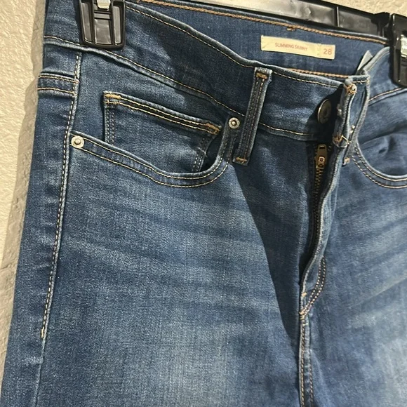Levi’s slimming skinny jeans EUC Size 28 - Picture 3 of 12
